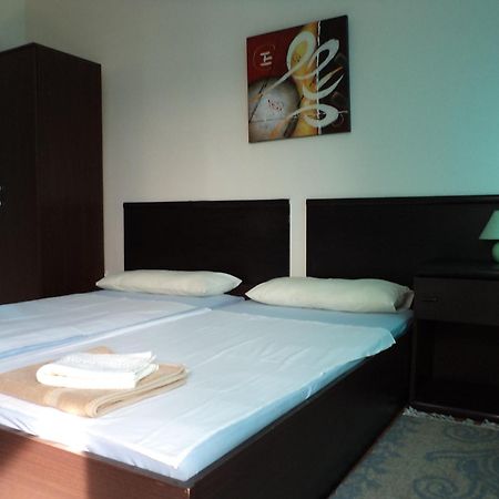 Motel Le Village Skopje Esterno foto